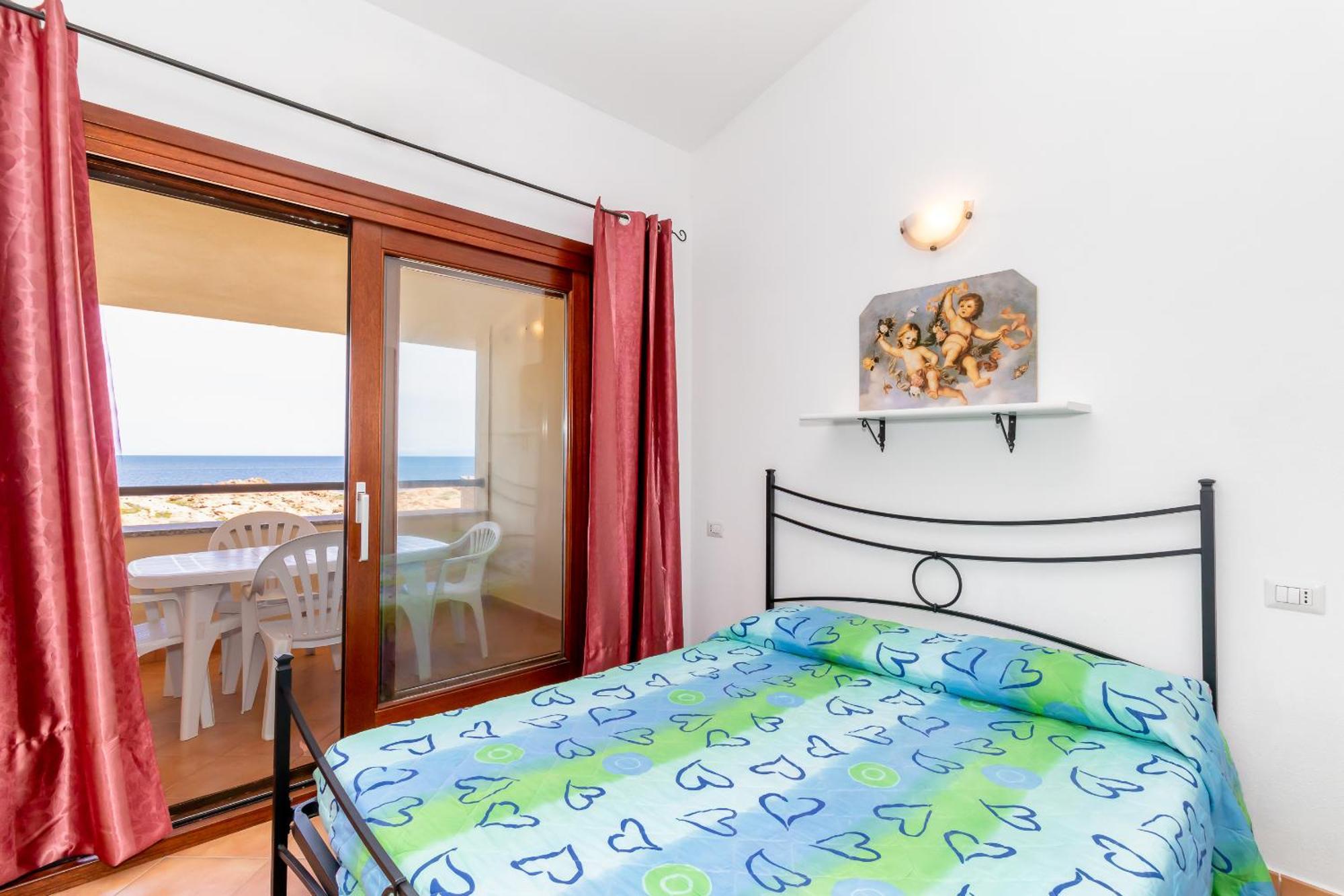 Casa Sulla Scogliera Isola Rossa Apartman Kültér fotó