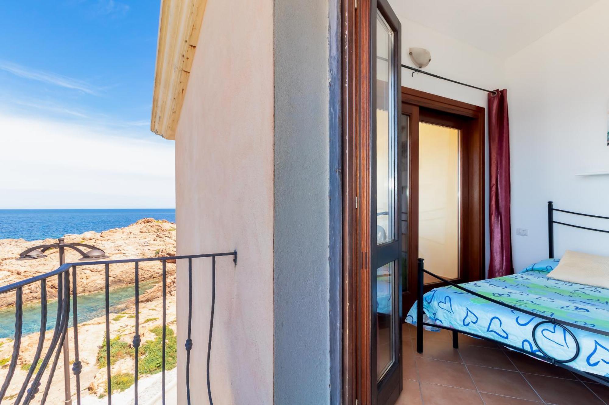 Casa Sulla Scogliera Isola Rossa Apartman Kültér fotó